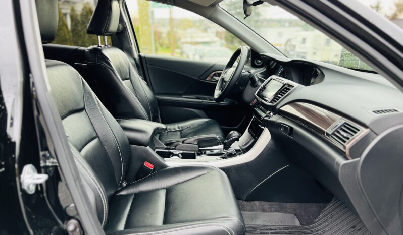 
								2017 Honda Accord Touring Hybrid full									