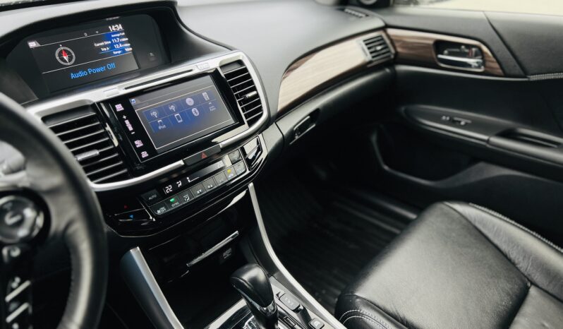 
								2017 Honda Accord Touring Hybrid full									