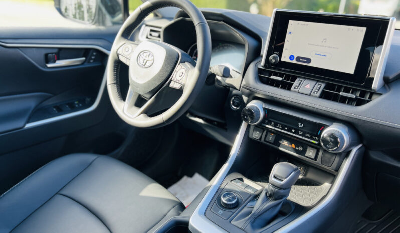 
								2024 Toyota RAV4 Hybrid XLE full									