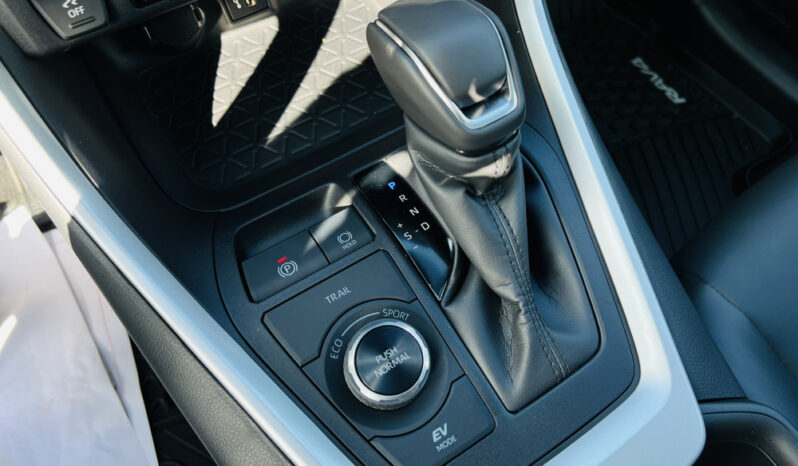 
								2024 Toyota RAV4 Hybrid XLE full									