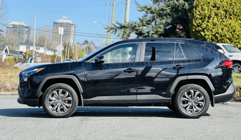 
								2024 Toyota RAV4 Hybrid XLE full									