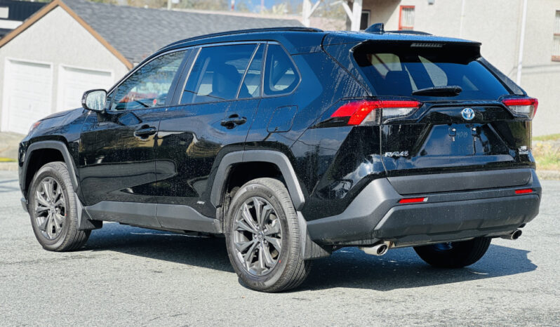 
								2024 Toyota RAV4 Hybrid XLE full									