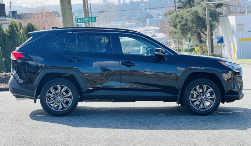 
								2024 Toyota RAV4 Hybrid XLE full									