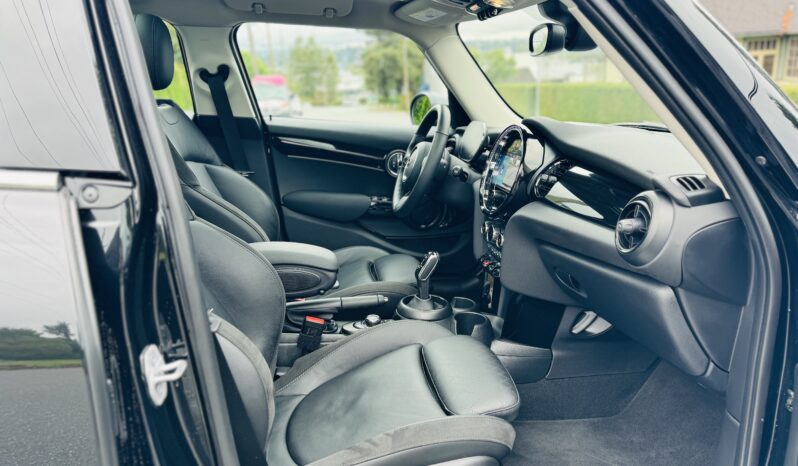 
								Mini Cooper 2023 full									